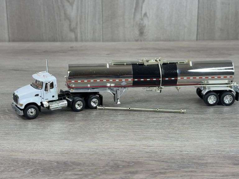 Mack Truck W/Tanker, 1/64, Truck First Gear, Fuel Lines Need Reattached