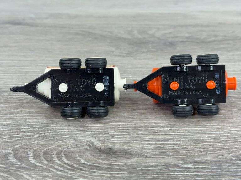 4 Liquid Manure Spreaders, 1/64, 2 Ertl, 2 Mini Toys