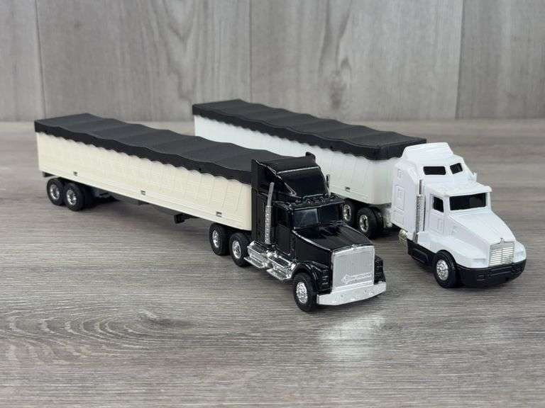 International Navistar & Kenworth T600A Trucks W/Bottom Dump Grain Trailers, 1/64, Ertl
