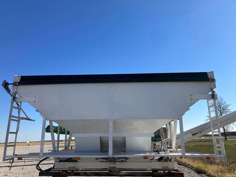 Simonsen Fertilizer Tender Dual Bin Hopper - No chassis
