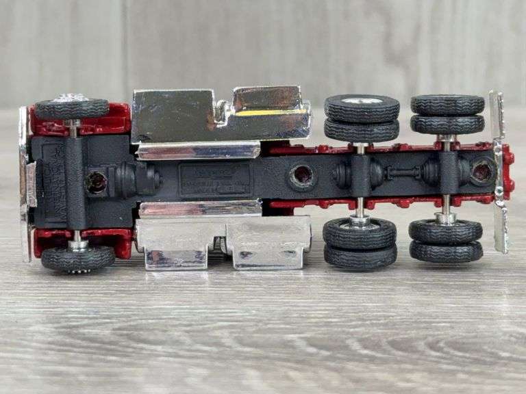 International Navistar Truck W/Livestock Trailer, 1/64, Custom