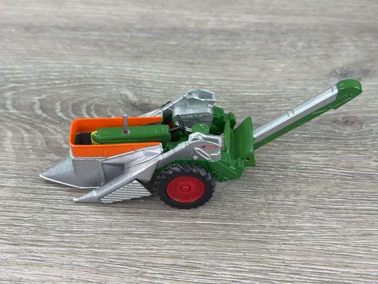 Farmall 560, John Deere 630& Oliver Row-Crop 88 W/Mounted Corn Pickers, 1/64, Custom