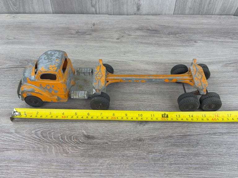 Hubley Truck-7 1/2” & 2 Log Trailers-10 1/4”