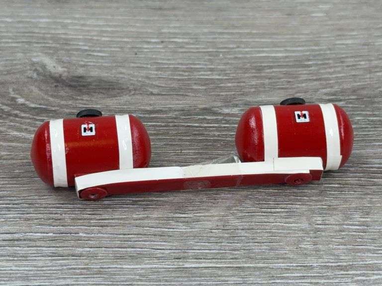 Case International Tractors, 1/64, Ertl & Custom