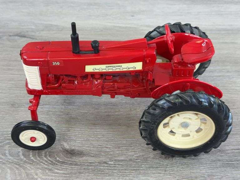 IH McCormick Farmall 350 WF, 1/16, Custom