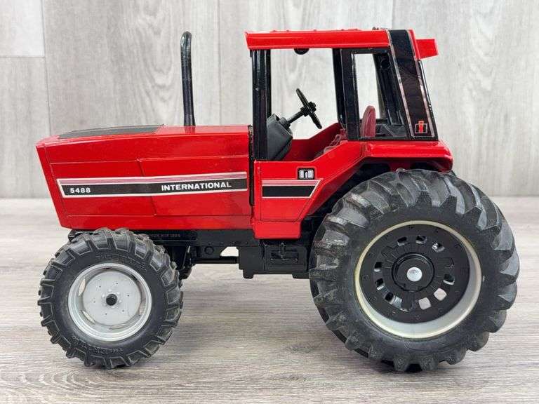 International 5488 MFD, 1/16, 1984 First Edition, Ertl