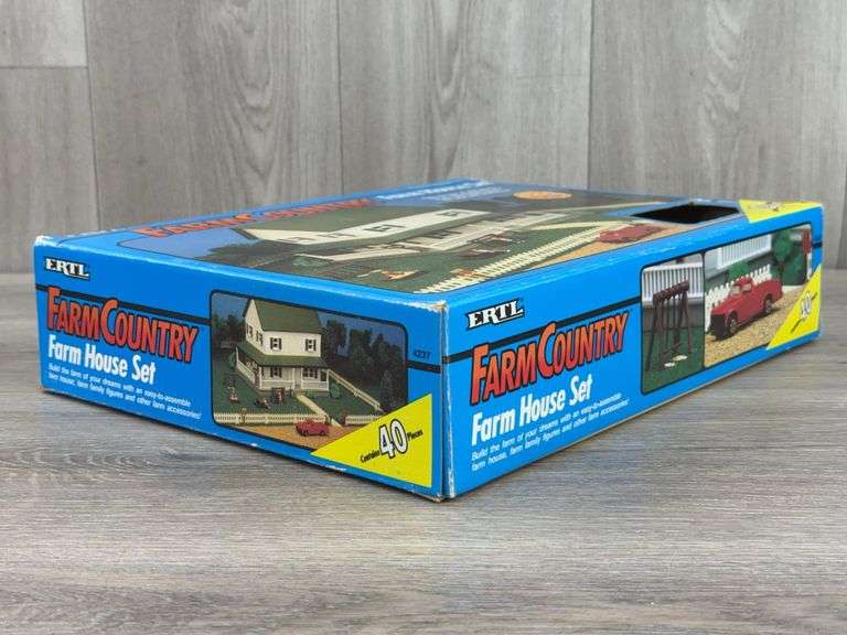 Farm Country Farm House Set 40 Pieces,  Ertl, Unsure If Complete