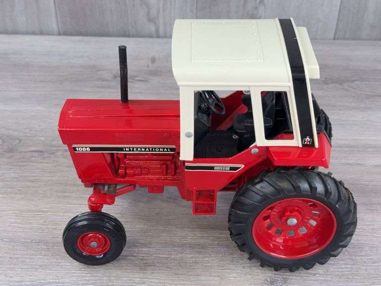 International 1086 WF, 1/16, Custom