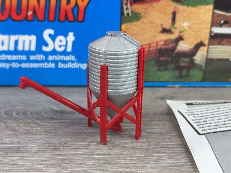 Farm Country Deluxe Farm Set 229 Pieces, Ertl,  Unsure If Complete
