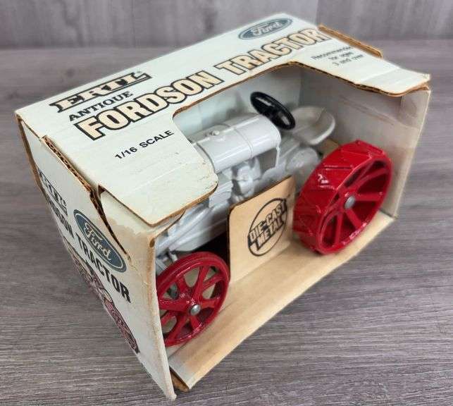 1986 Antique Fordson Tractor