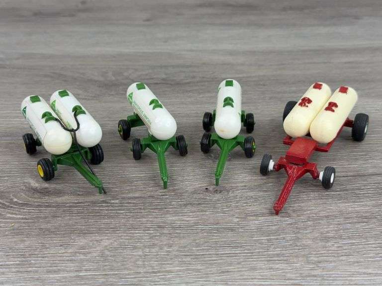 4 Anhydrous Ammonia Tanks, 1/64, 3 Ertl- 1 Custom