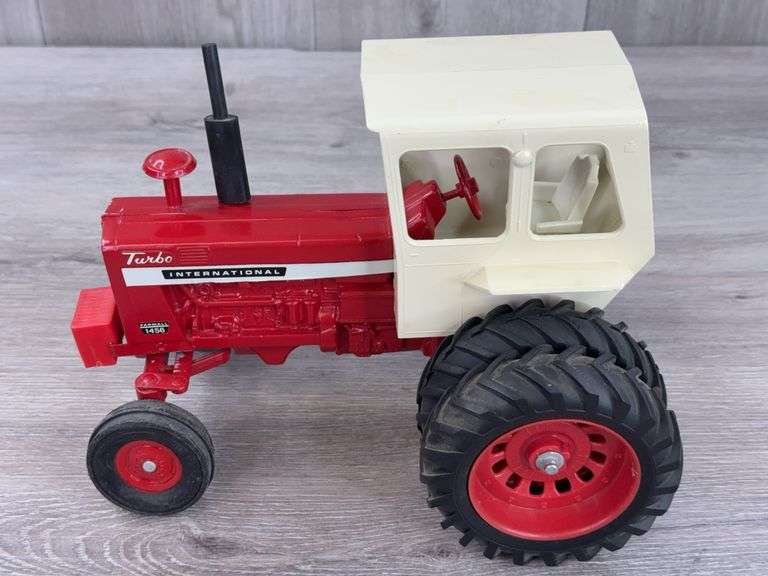 International Farmall 1456 WF Duals Cab, 1/16, Front Weights, Ertl