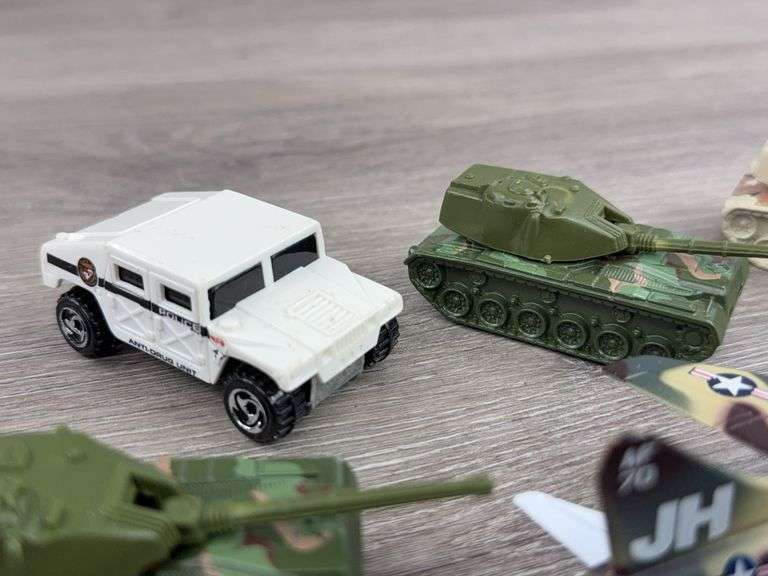 Tanks & Airplane, 1/64, Matchbox & Hot Wheels