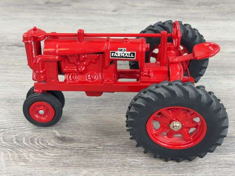 McCormick-Deering Farmall F-20 NF, 1/16