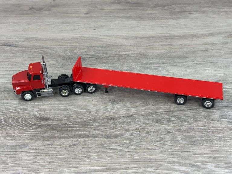 Mack CH600 Truck W/Flatbed Trailer, 1/64, Penjoy