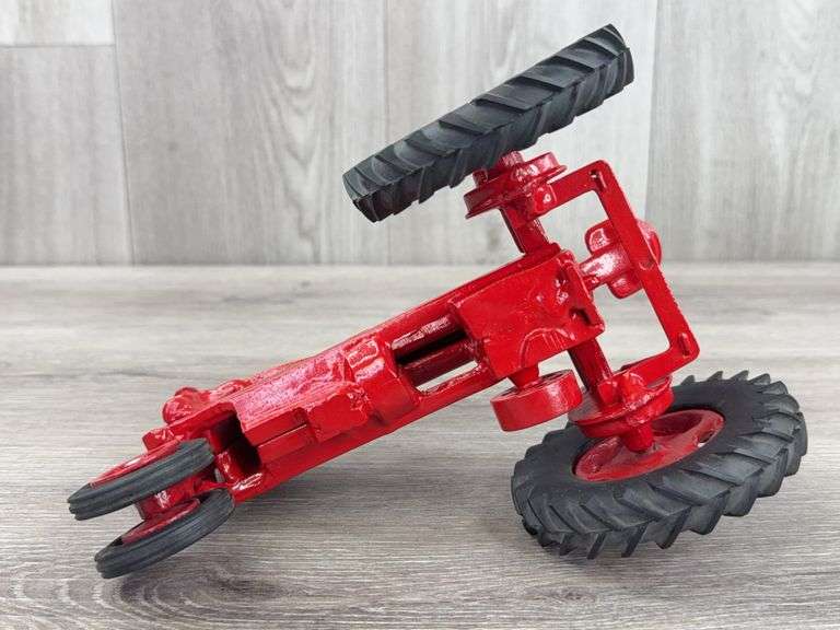 McCormick-Deering Farmall F-20 NF, 1/16