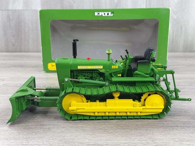 John Deere 2010 Crawler W/Blade, 1/16, Ertl, 3 PT.