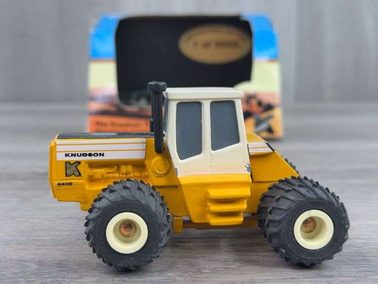 Knudson 4400 4WD, 1/64, Valu-Cast Products