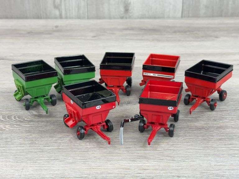 7 Grain Hopper Wagons, 1/64, Ertl
