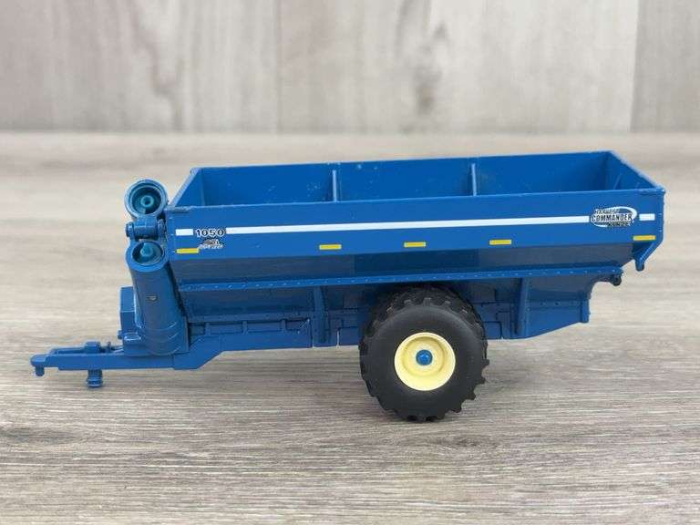 Harvest Commander Kinze 1050 Grain Cart, 1/64, SpecCast