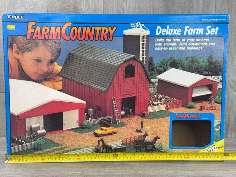 Farm Country Deluxe Farm Set 229 Pieces, Ertl,  Unsure If Complete