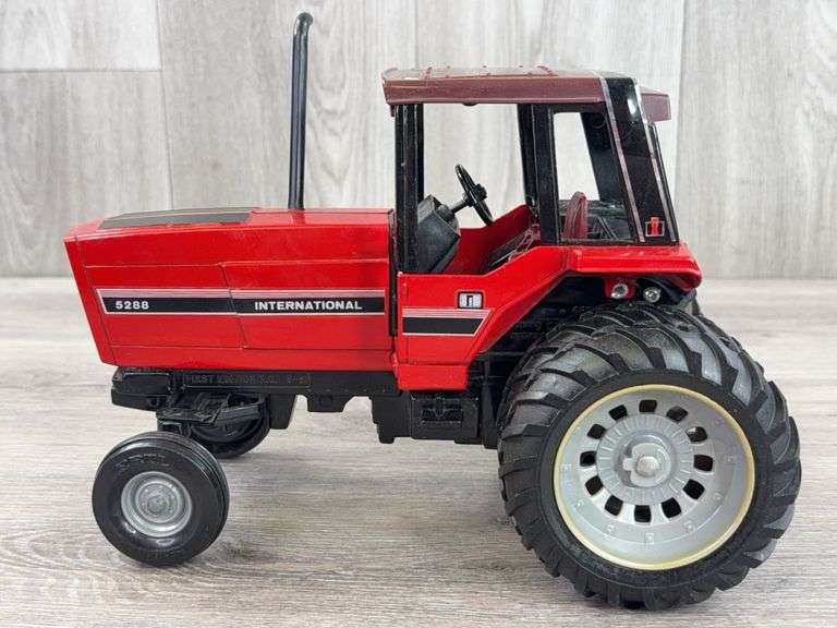 International 5288 WF Duals, 1/16, 1981 First Edition K.C., Ertl