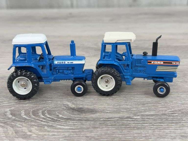9 Ford & 1 New Holland Tractors, 1/64, Ertl