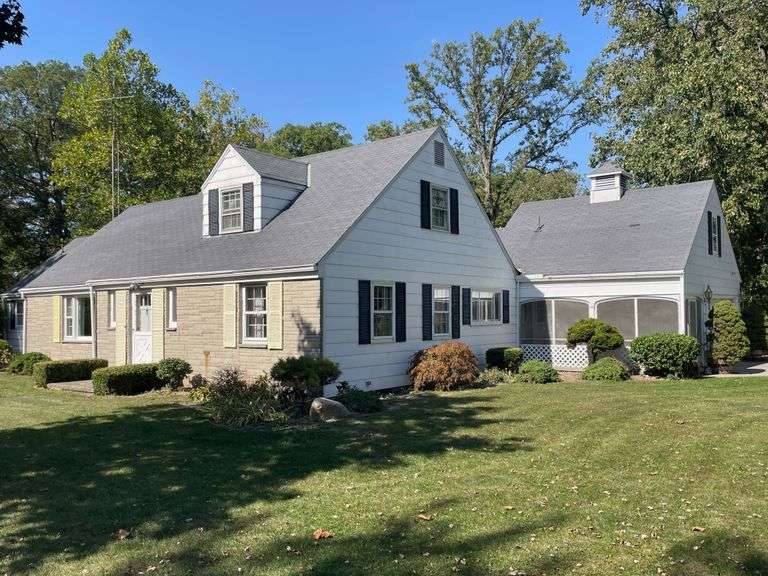 3 BR, 2.5 BA, 2500 sq ft home on 5.5± acres