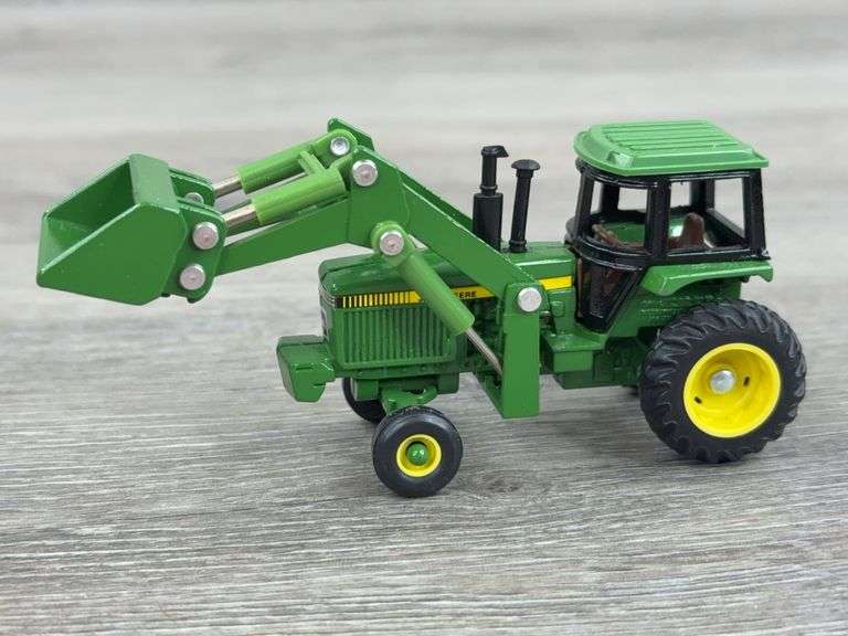 14 John Deere Tractors, 1/64, Ertl