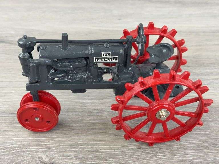 McCormick-Deering Farmall F-12, 1/16