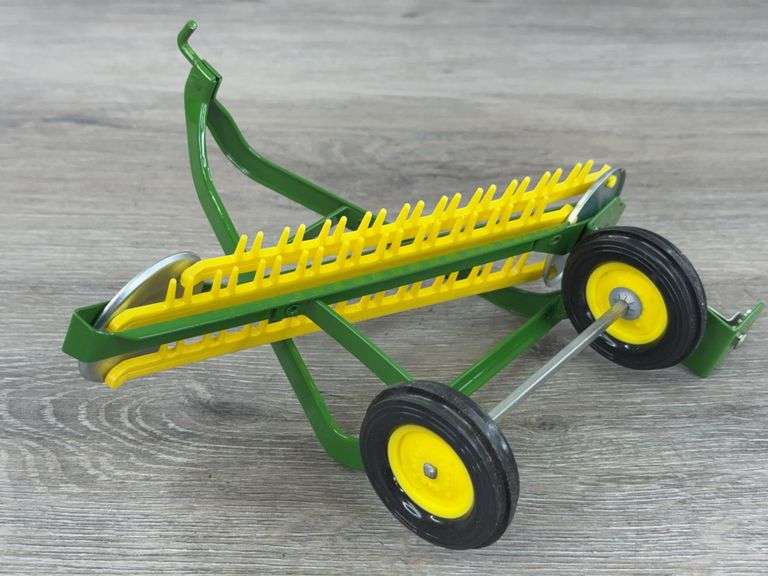 John Deere Hay Rake, 1/16, Ertl, Missing Gear