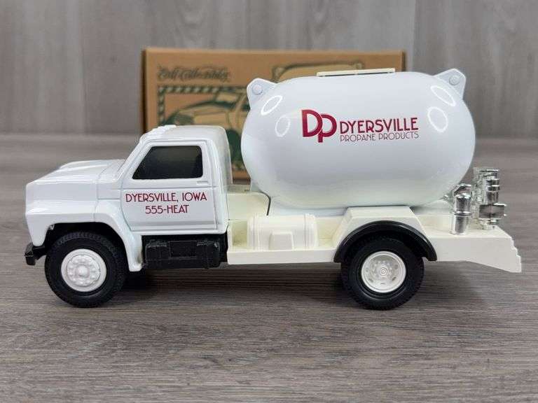 Ford Dyersville Propane Products Propane Truck, 7 1/2”, Ertl Collectibles