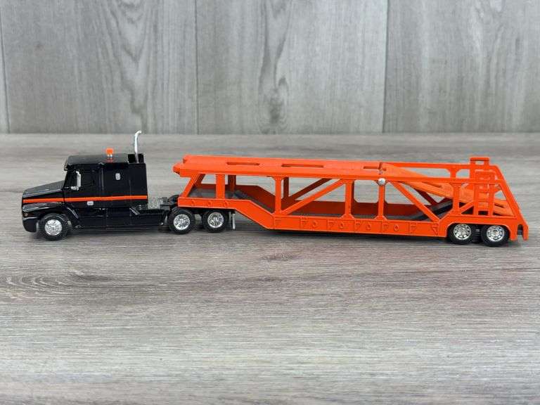 International C120 Truck-Ertl Collectibles W/Car Hauler-Ertl, 1/64