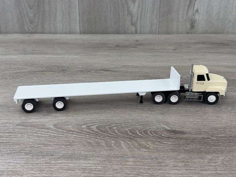 Peterbilt John Deere & Mack CH600  Penjoy Trucks & Flatbed Trailers, 1/64, John Deere Custom