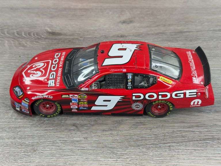 2005 Charger Kasey Kahne #9 Dodge Dealers Stock Car, 1/24, Action