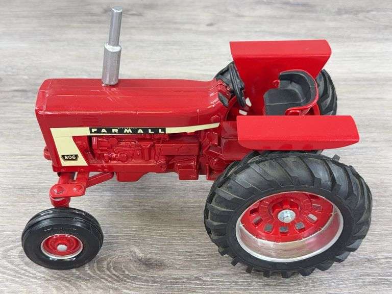 IH McCormick Farmall 806 WF, 1/16, Custom