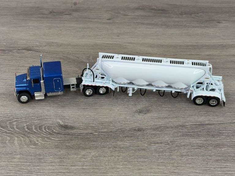 Custom International Truck W/Bulk Tanker, 1/64, Tanker Is Midwest Replicas