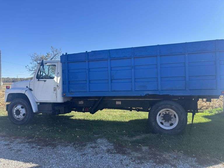 1980 International S1900 Grain Truck