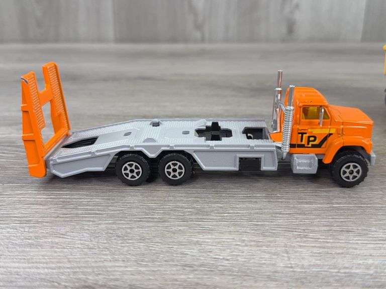 Dump, Flatbed & Utility Trucks, 1/64, Ertl, Matchbox & Majorette