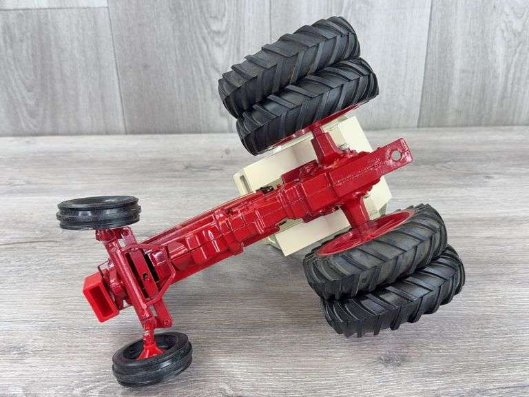 International Farmall 1256 WF Duals Cab, 1/16, Front Weights, Ertl