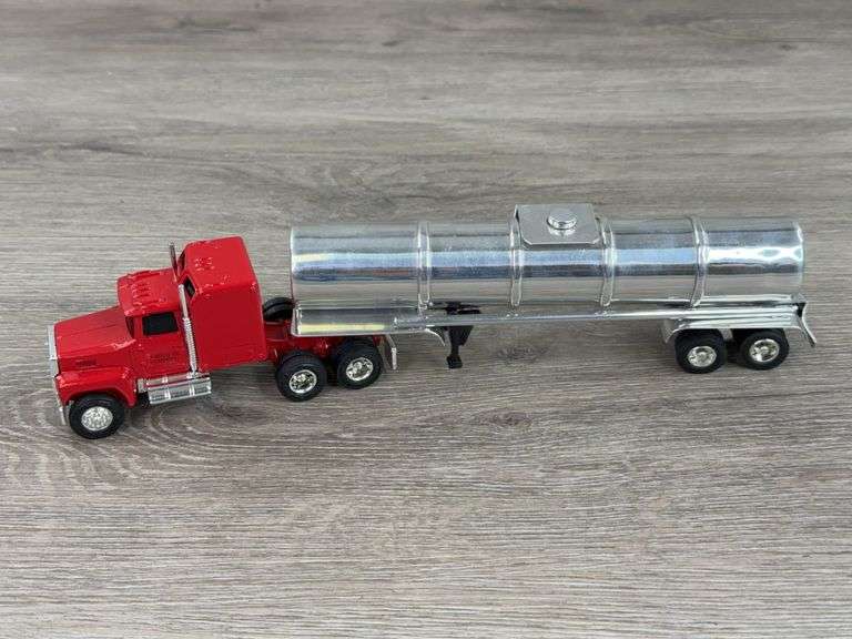 Ford LTL-9000 Amoco Oil Co Truck W/Tanker, 1/64, Ertl Truck, Custom Tanker