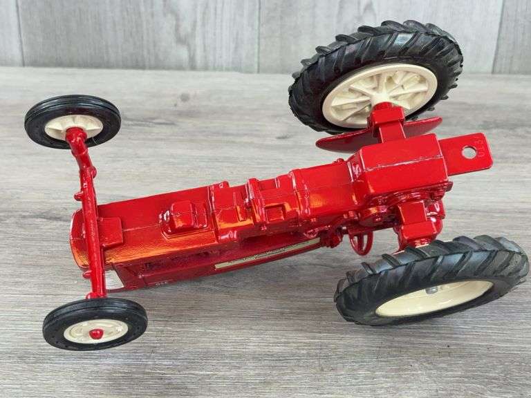IH McCormick Farmall 350 WF, 1/16, Custom
