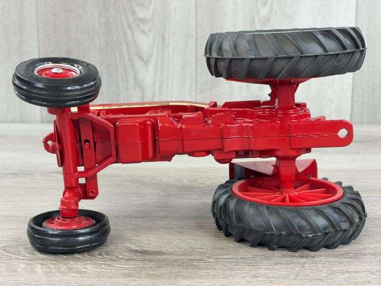 IH McCormick Farmall 806 WF, 1/16, Custom