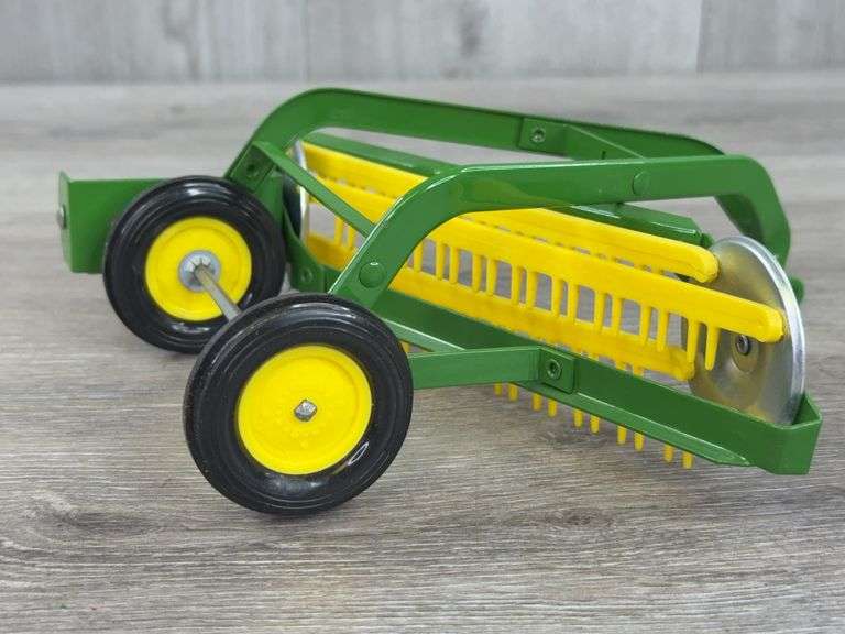 John Deere Hay Rake, 1/16, Ertl, Missing Gear