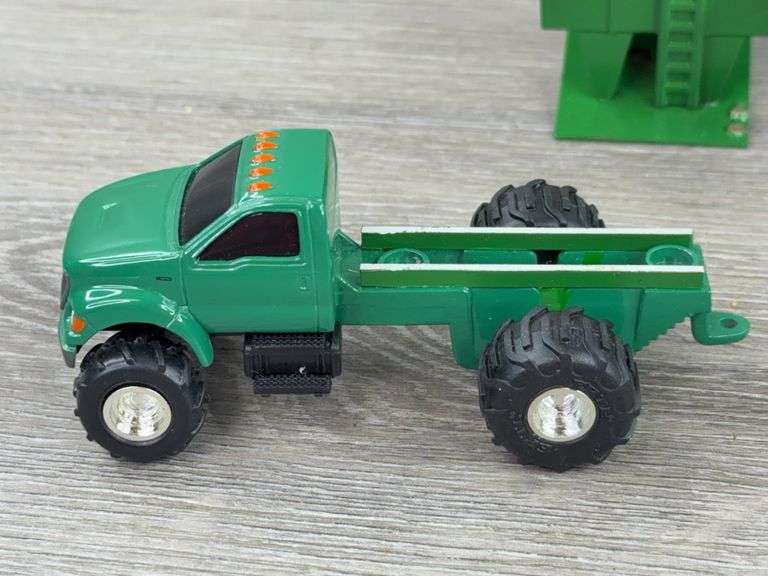 F750 Ford Grain Truck & 2 Grain Carts, 1/64, Custom, Grain Cart Not Attached To Truck