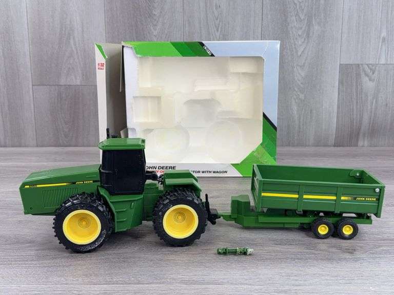 John Deere 8960 4WD Duals W/Wagon, 1/32, Battery Operated