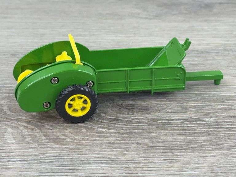 Manure & Fertilizer Spreaders, 1/43, Ertl & Custom