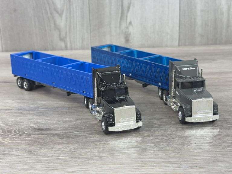 International Hill-T Farm & International Navistar Truck W/Bottom Dump Trailers, 1/64, Custom