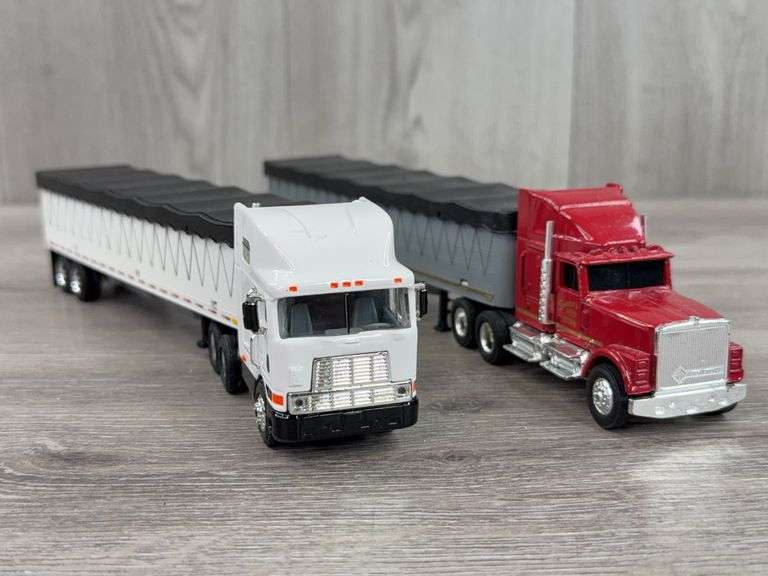 International Navistar Simon's Feed Store & International 9800 Truck W/Bottom Dump Trailers, 1/64, Ertl