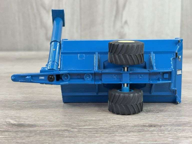 Harvest Commander Kinze 1050 Grain Cart, 1/64, SpecCast